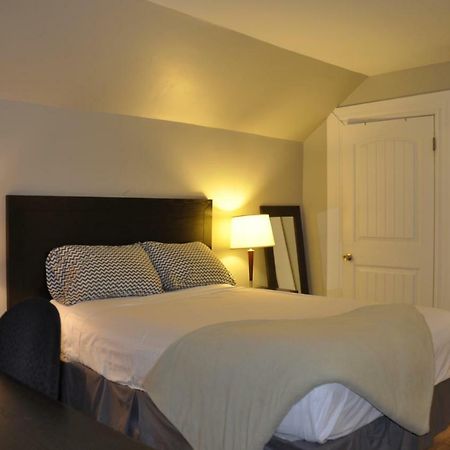 Moncton Suites - Apartments Across Georges Dumont Екстер'єр фото