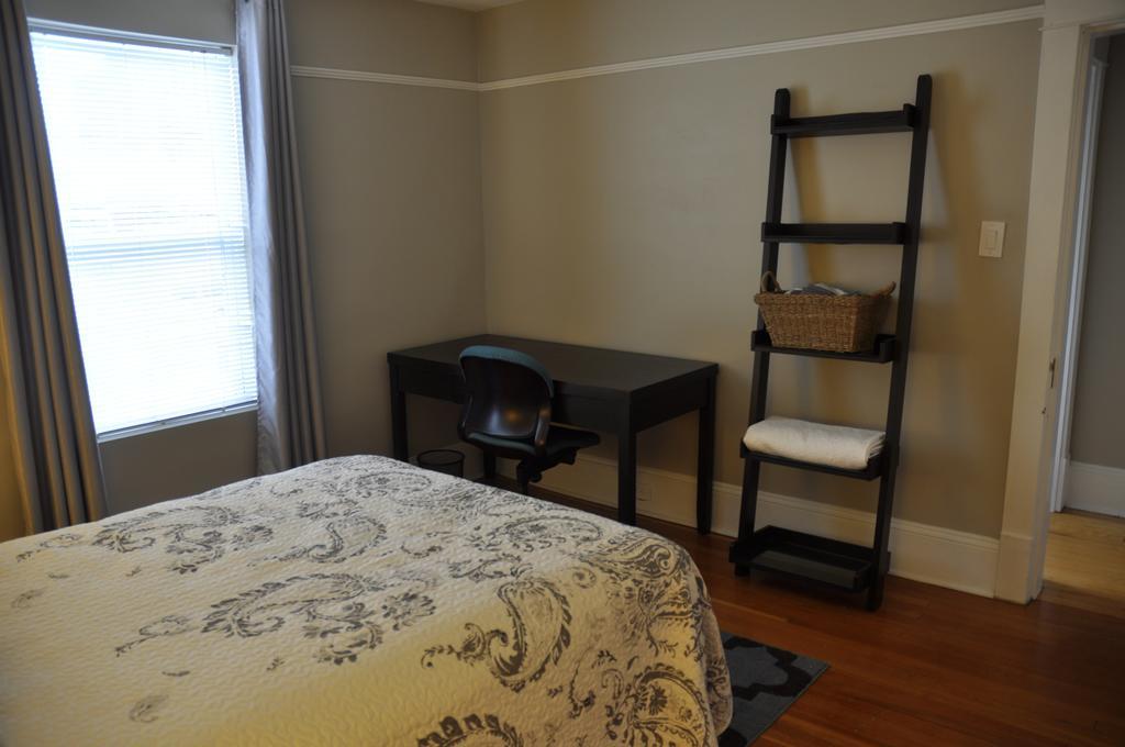 Moncton Suites - Apartments Across Georges Dumont Екстер'єр фото