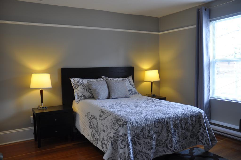 Moncton Suites - Apartments Across Georges Dumont Екстер'єр фото