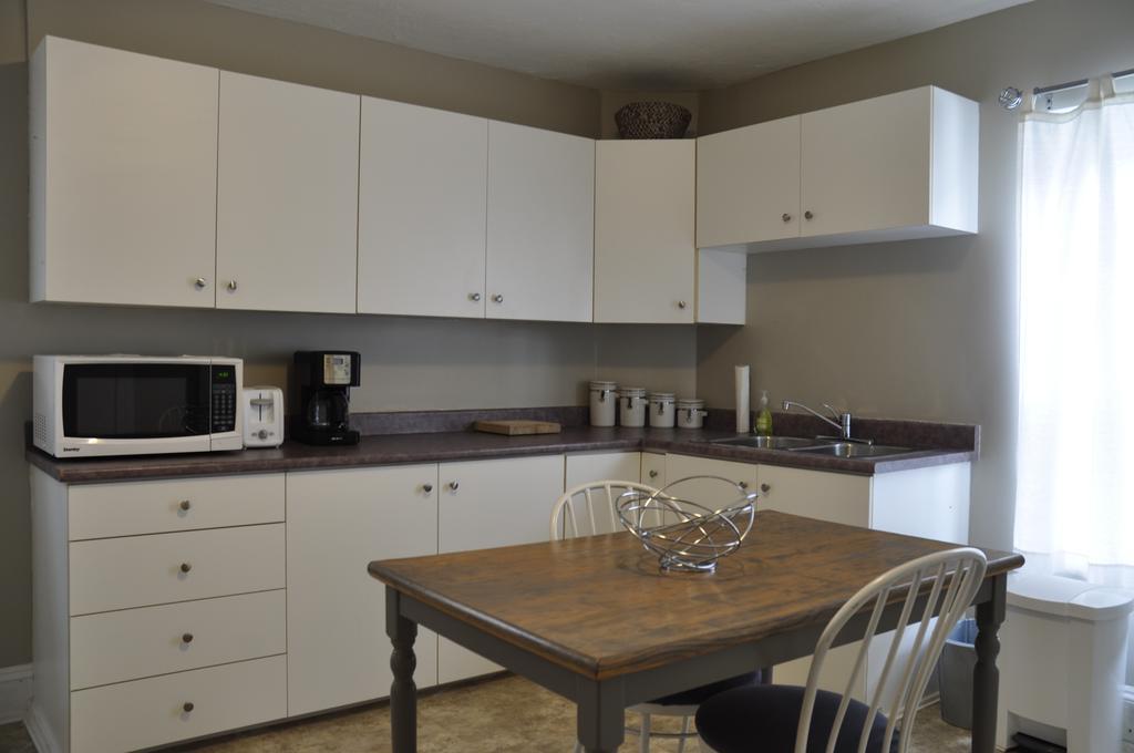 Moncton Suites - Apartments Across Georges Dumont Екстер'єр фото