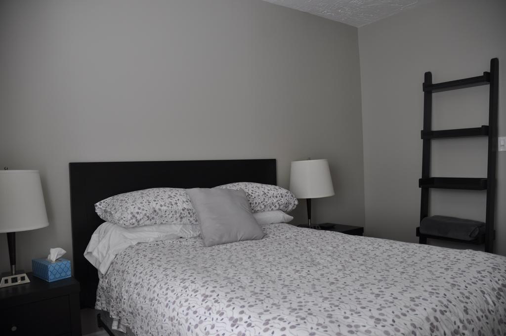 Moncton Suites - Apartments Across Georges Dumont Екстер'єр фото