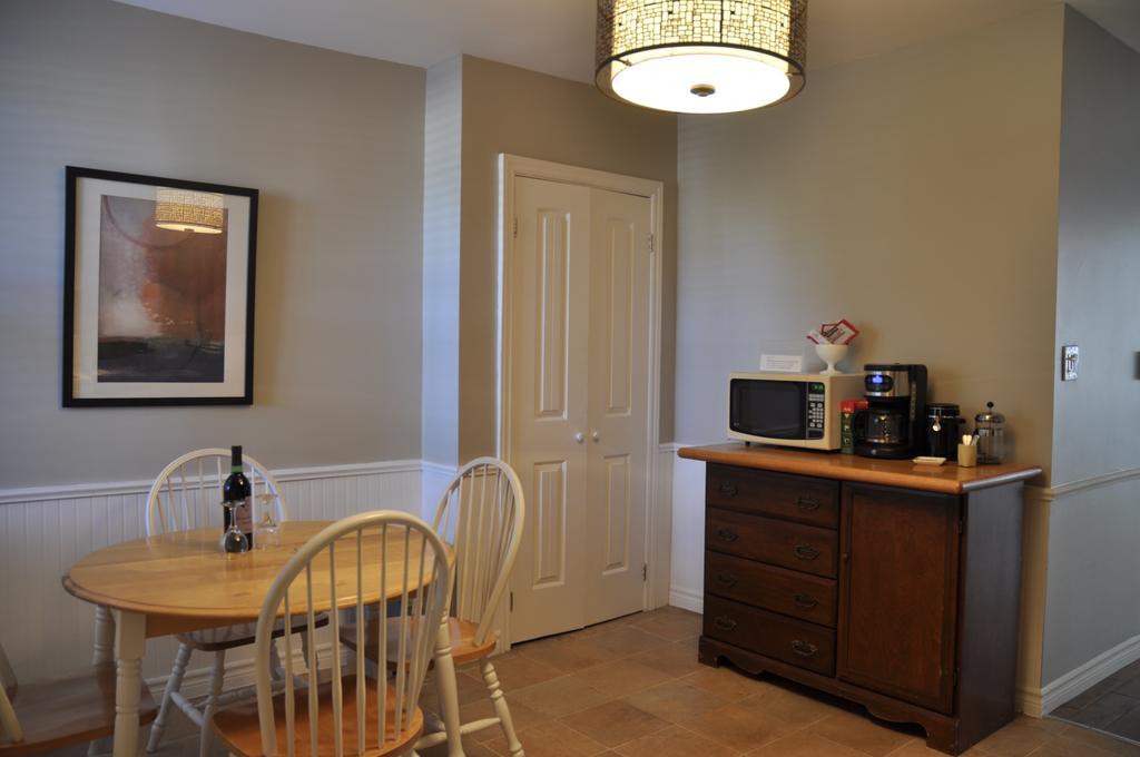 Moncton Suites - Apartments Across Georges Dumont Екстер'єр фото