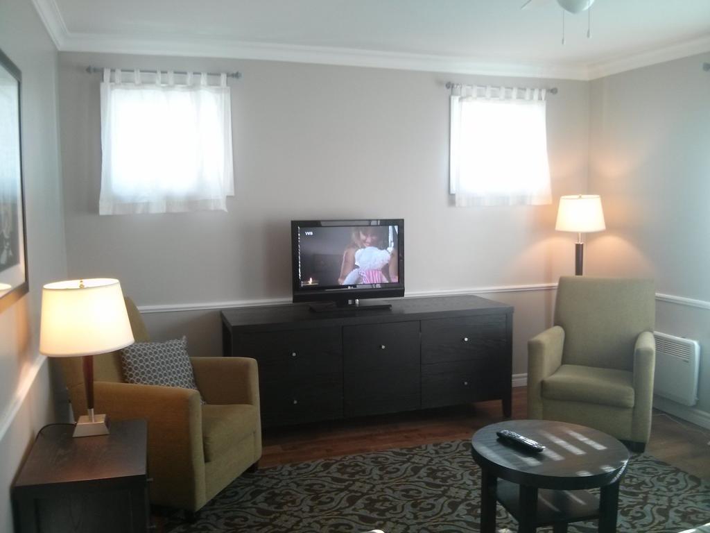 Moncton Suites - Apartments Across Georges Dumont Екстер'єр фото