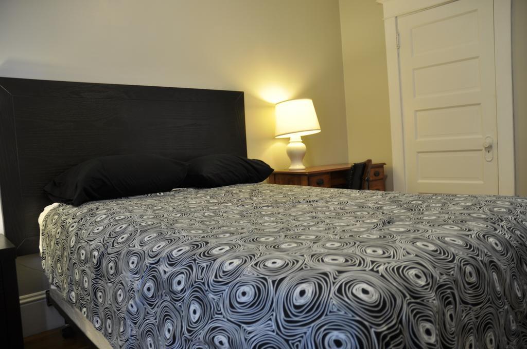 Moncton Suites - Apartments Across Georges Dumont Екстер'єр фото