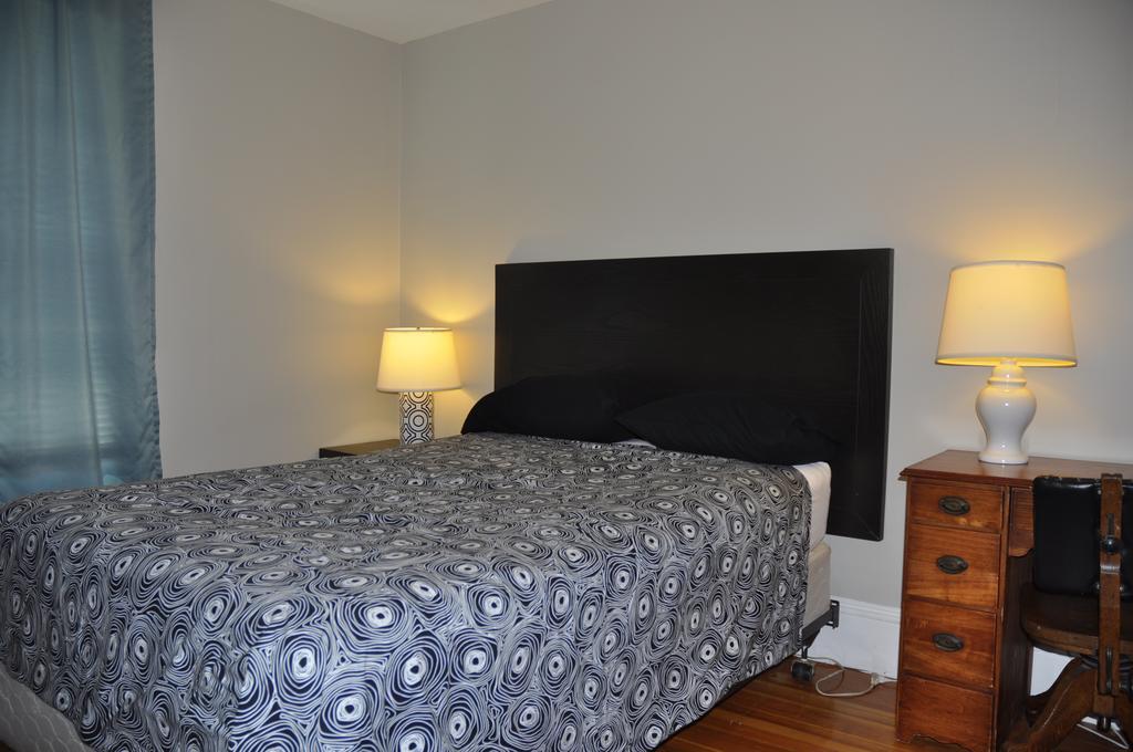 Moncton Suites - Apartments Across Georges Dumont Екстер'єр фото