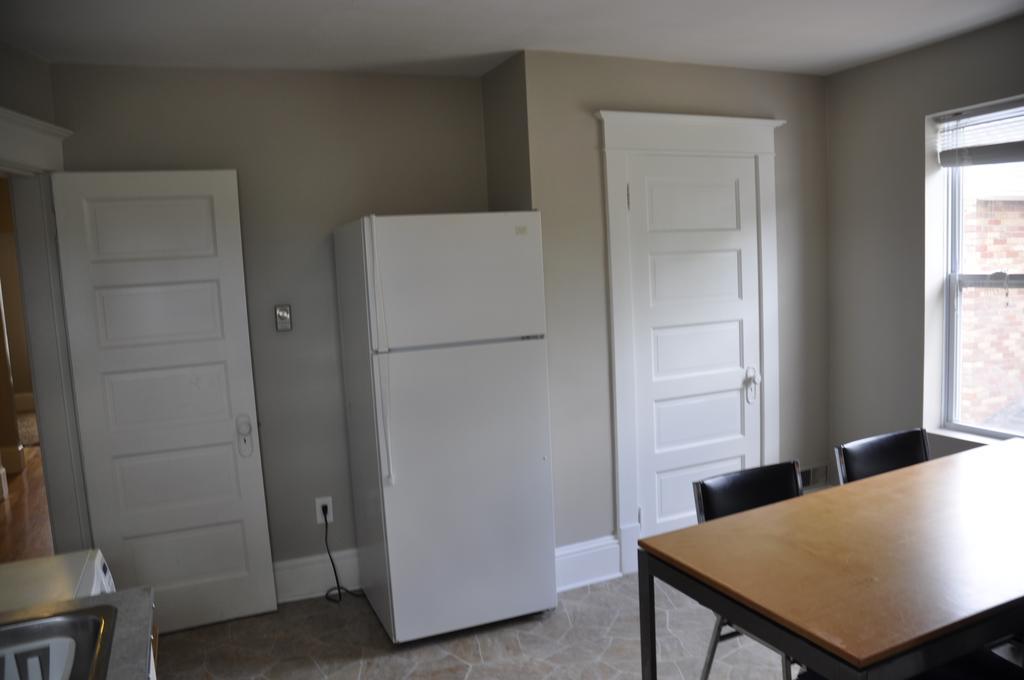 Moncton Suites - Apartments Across Georges Dumont Екстер'єр фото