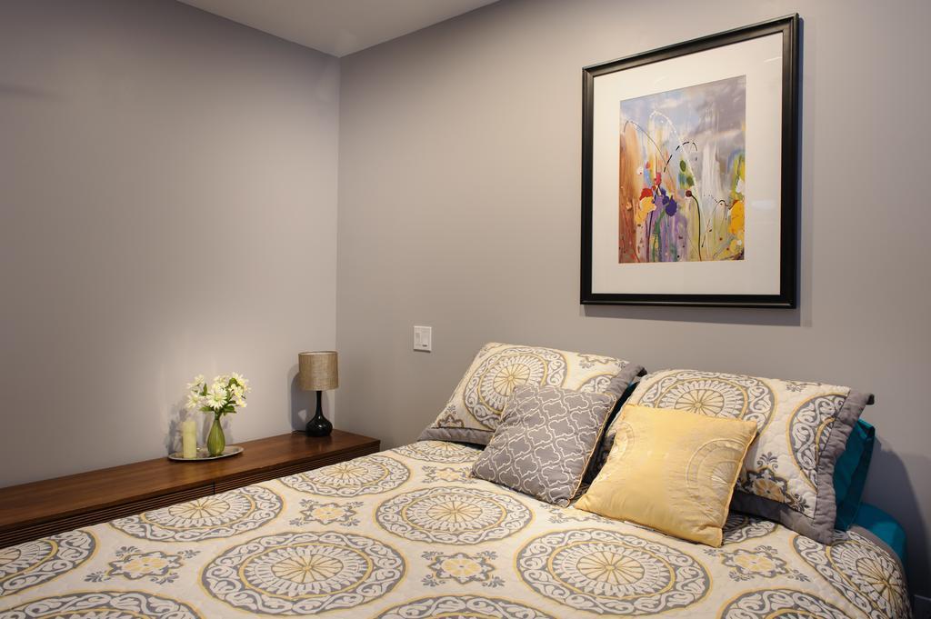 Moncton Suites - Apartments Across Georges Dumont Екстер'єр фото