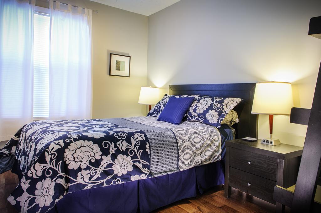 Moncton Suites - Apartments Across Georges Dumont Екстер'єр фото
