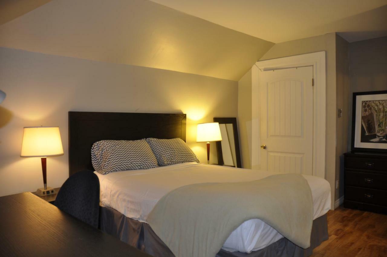 Moncton Suites - Apartments Across Georges Dumont Екстер'єр фото