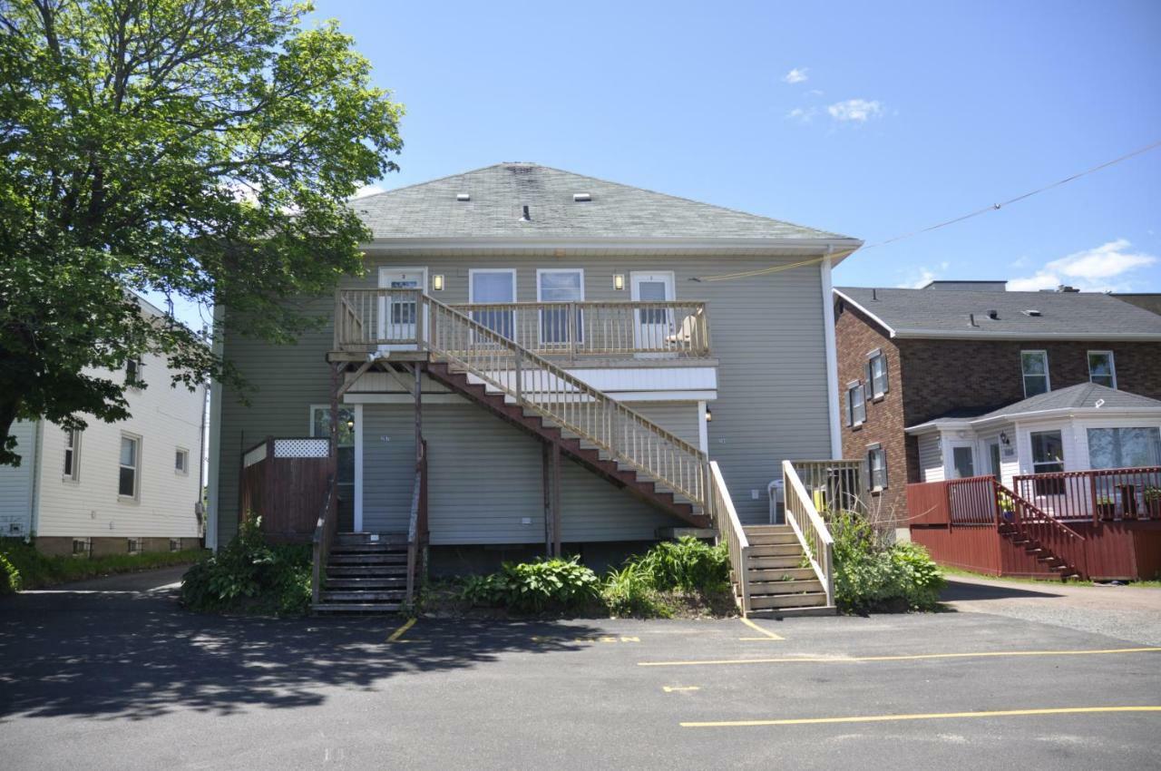Moncton Suites - Apartments Across Georges Dumont Екстер'єр фото