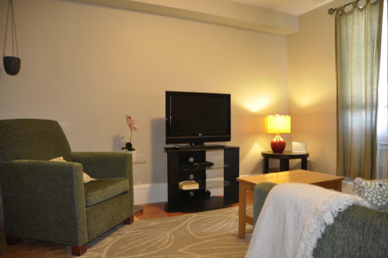 Moncton Suites - Apartments Across Georges Dumont Екстер'єр фото