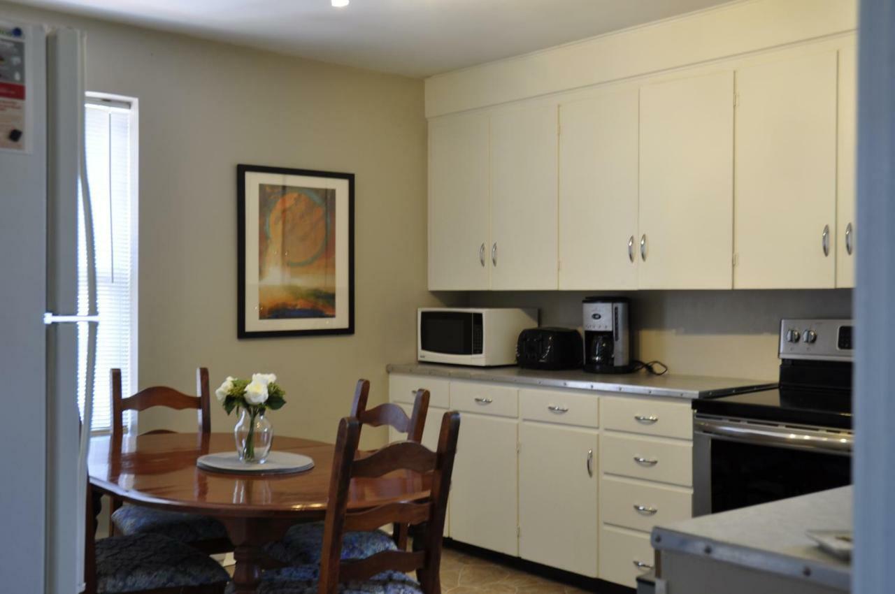Moncton Suites - Apartments Across Georges Dumont Екстер'єр фото