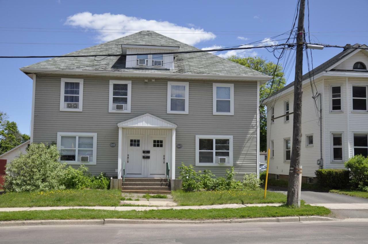 Moncton Suites - Apartments Across Georges Dumont Екстер'єр фото