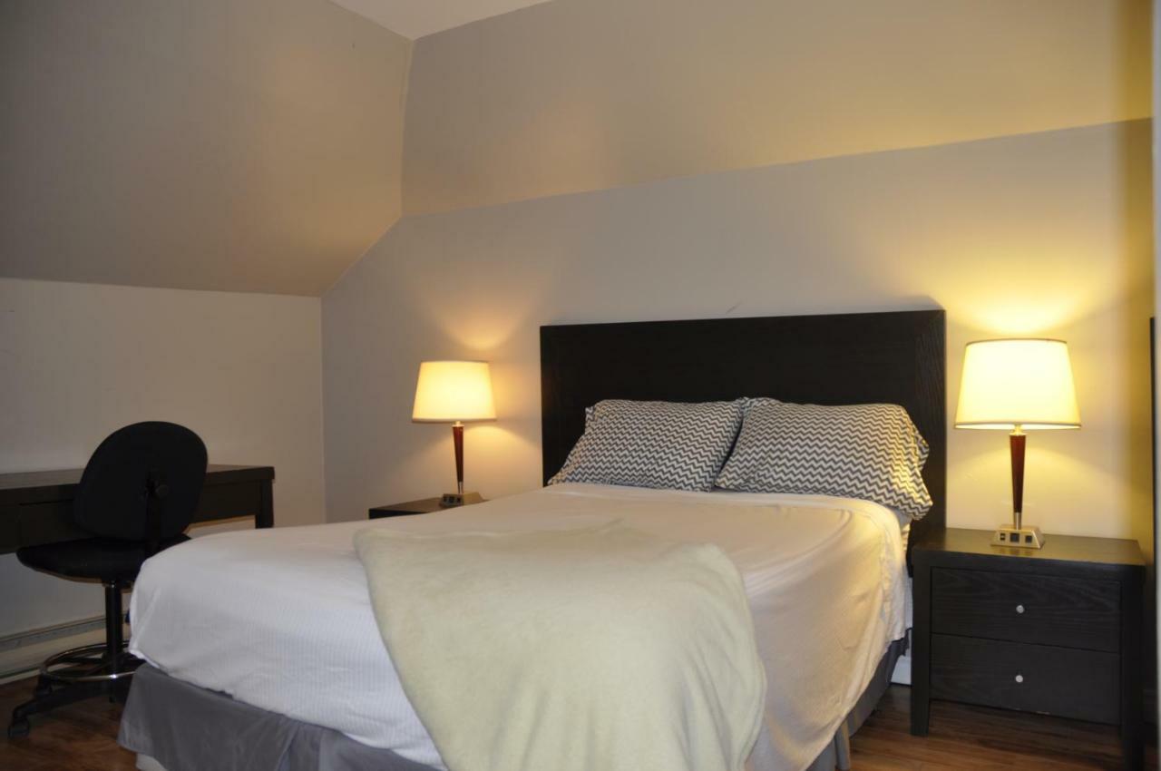 Moncton Suites - Apartments Across Georges Dumont Екстер'єр фото