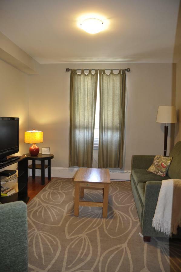 Moncton Suites - Apartments Across Georges Dumont Екстер'єр фото