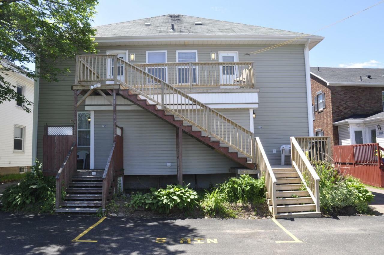 Moncton Suites - Apartments Across Georges Dumont Екстер'єр фото
